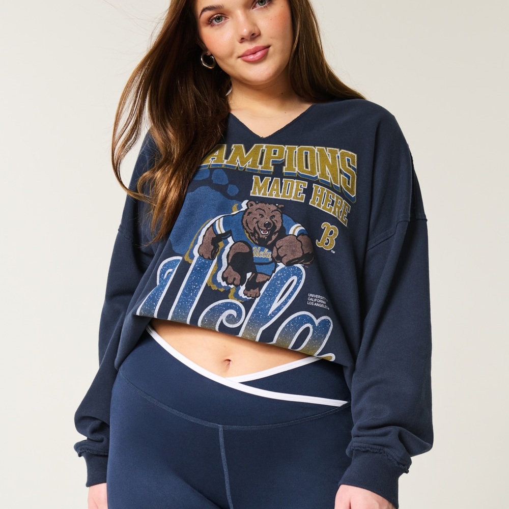 Hollister Blue 84 Oversized UCLA Graphic Notch-Neck Sweatshirt - Picture 3 of 8